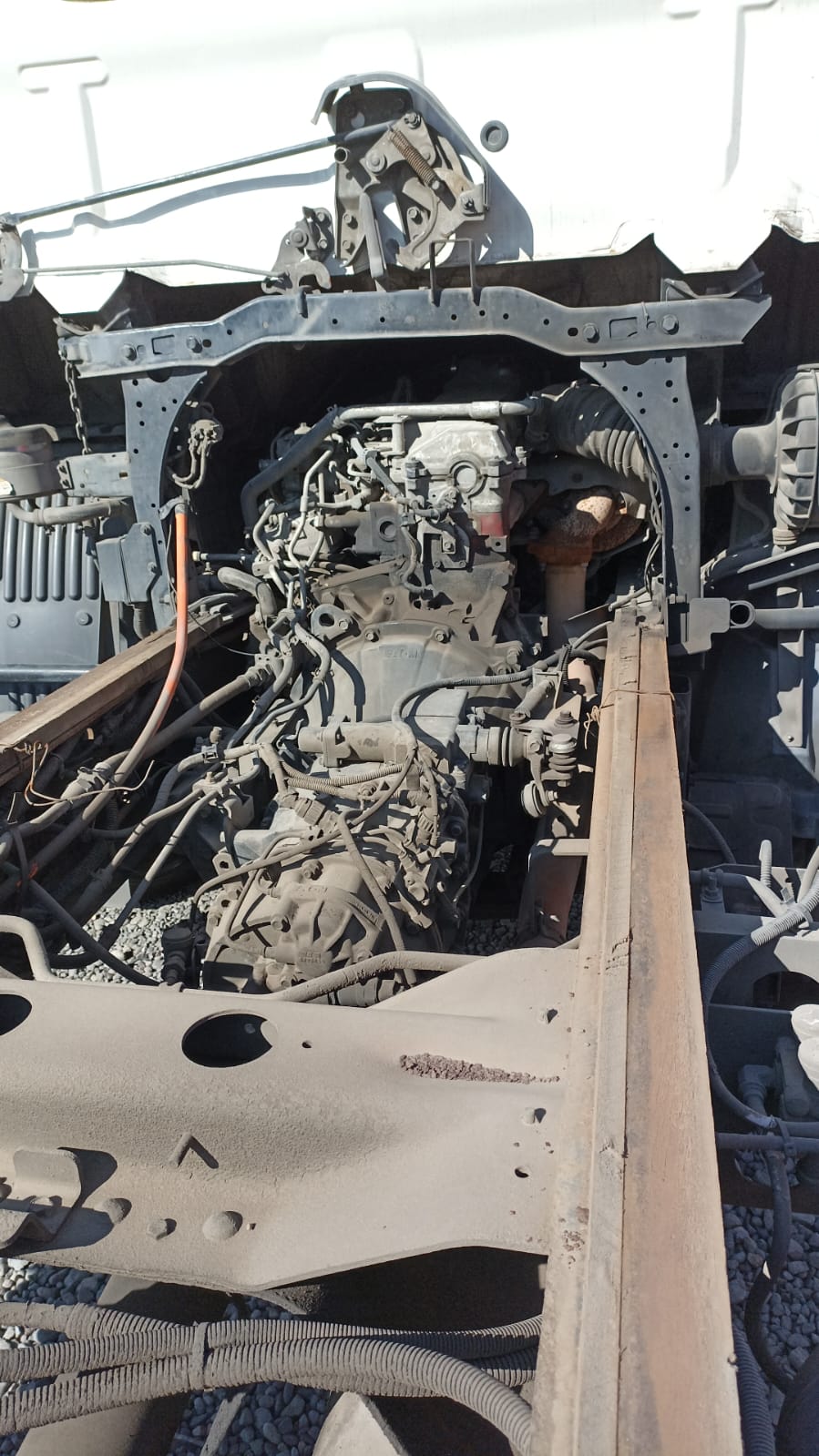 EJE PUENTE DELANTERO Hino GH 2005  USADO  EN DESARME